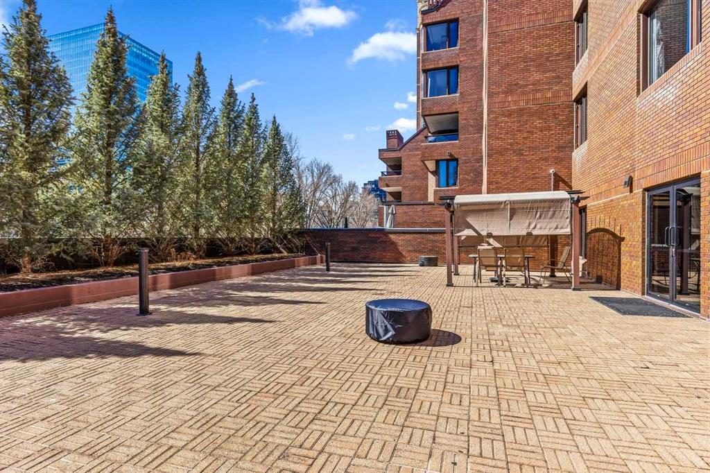500 Eau Claire Avenue SW #602A photo 5