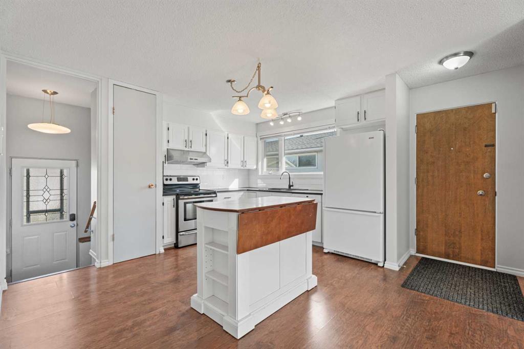 8 Van Horne Crescent NE photo 5