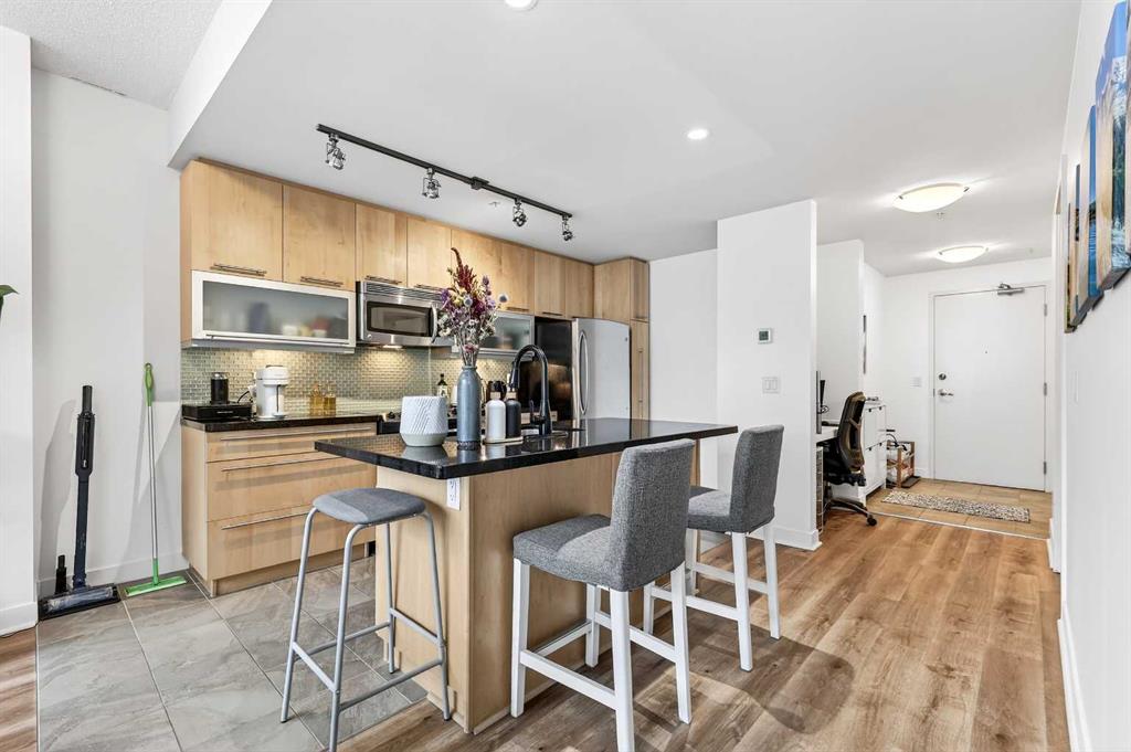 215 13 Avenue SW #302 photo 5