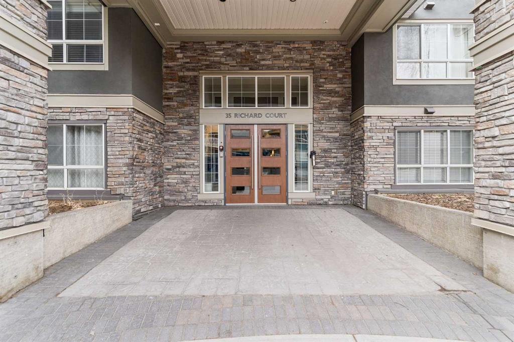 35 Richard Court SW #113 photo 3