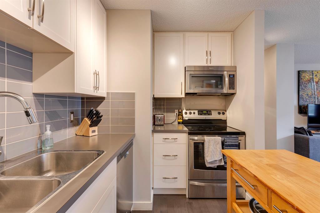 120 24 Avenue SW #102 photo 2