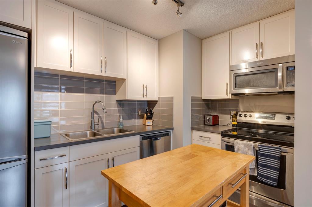 120 24 Avenue SW #102 photo 3