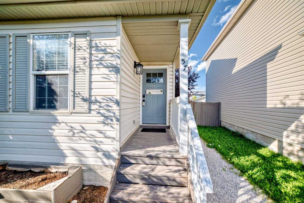 57 Martinvalley Way NE photo 2
