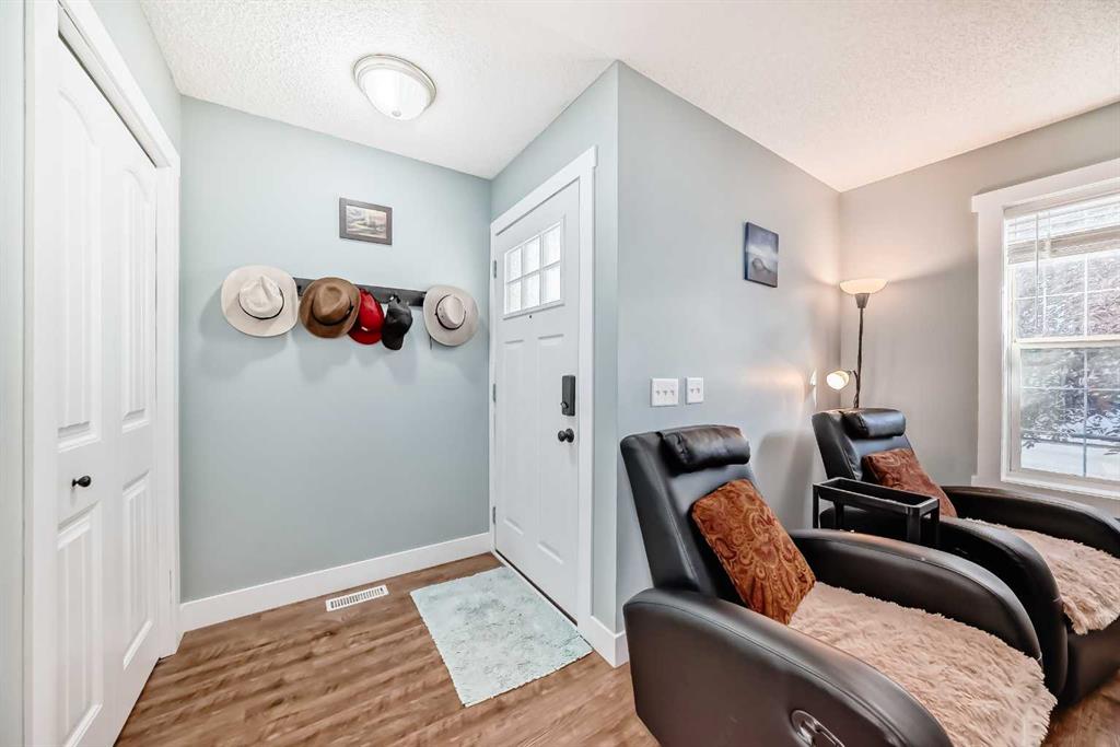 57 Martinvalley Way NE photo 3