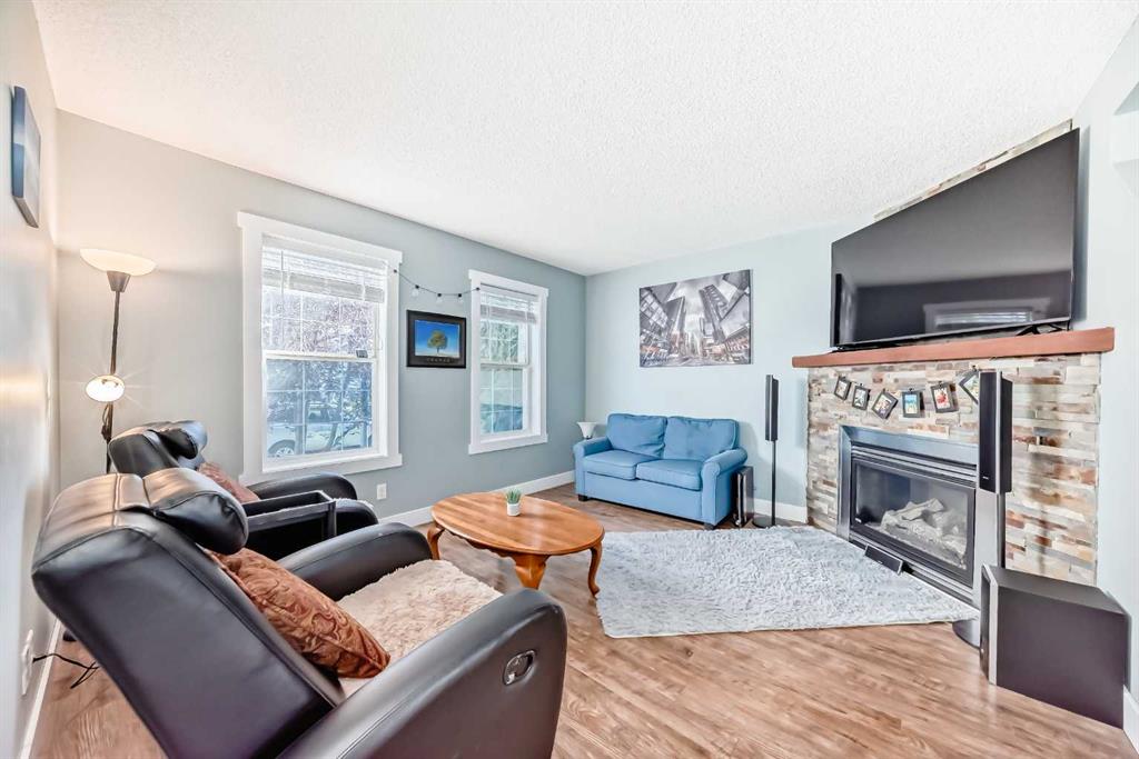 57 Martinvalley Way NE photo 4