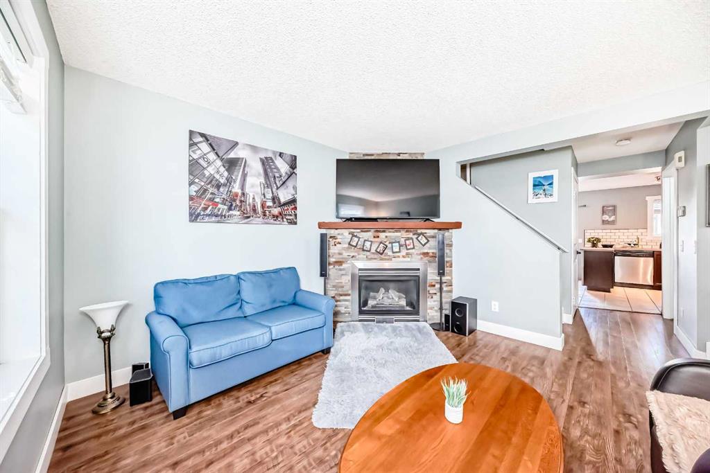 57 Martinvalley Way NE photo 5