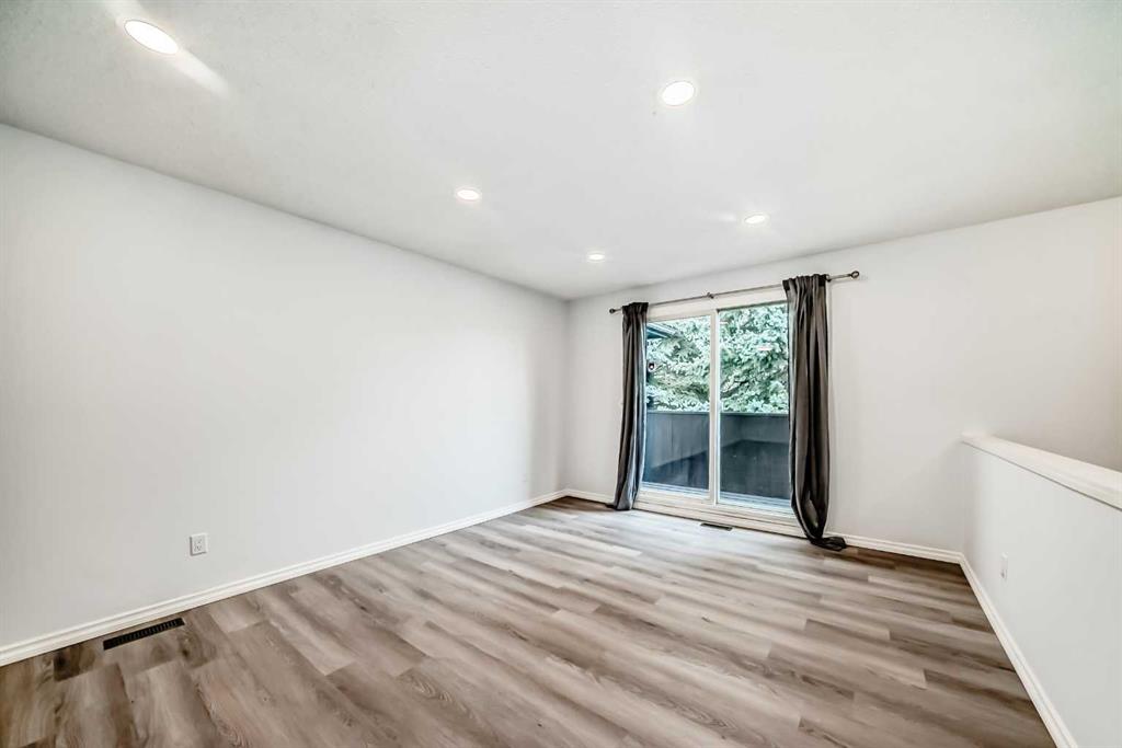 81 Bearberry Close NW photo 4