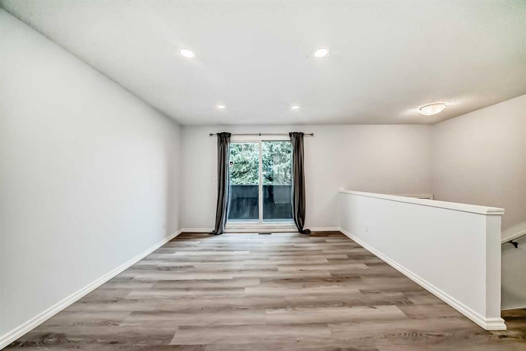 81 Bearberry Close NW photo 5