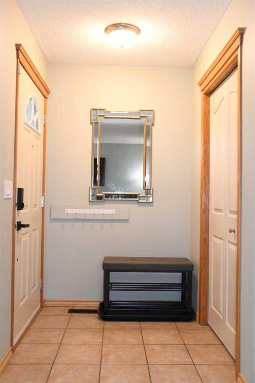 66 Cramond Circle SE photo 2