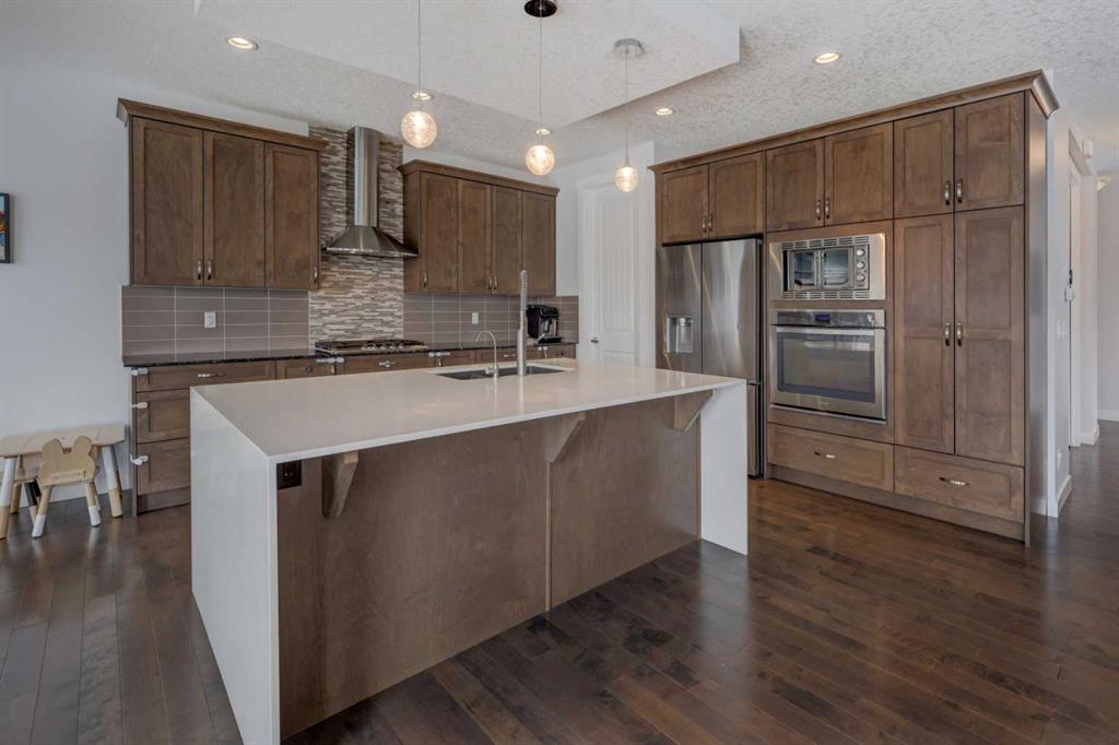 546 Sherwood Boulevard NW photo 4