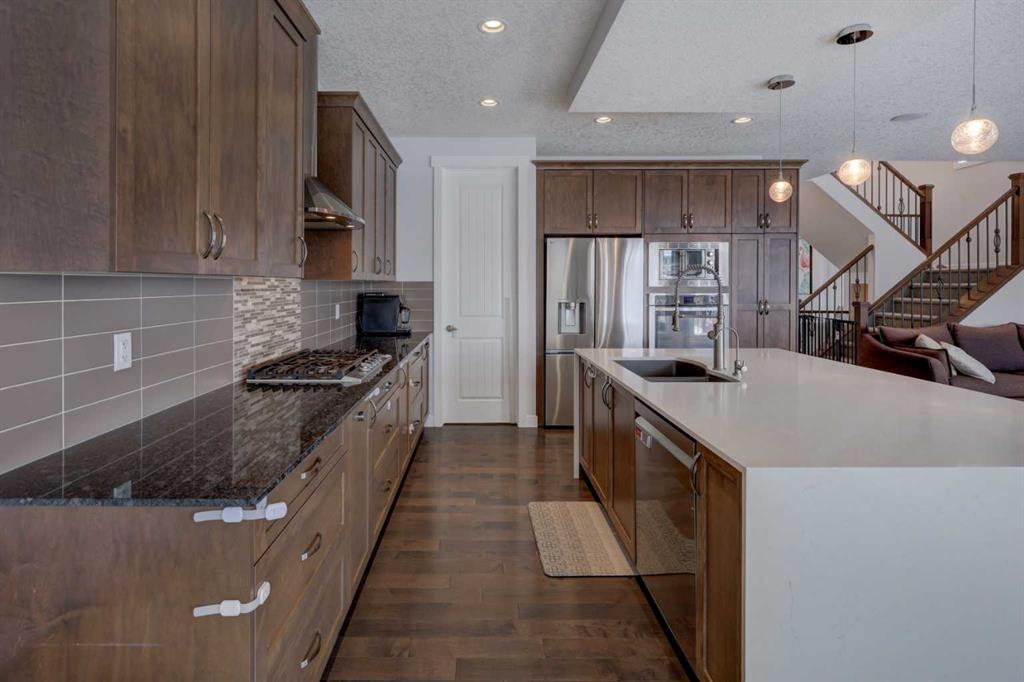 546 Sherwood Boulevard NW photo 5