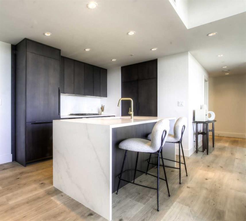 46 9 Street NE #807 photo 2
