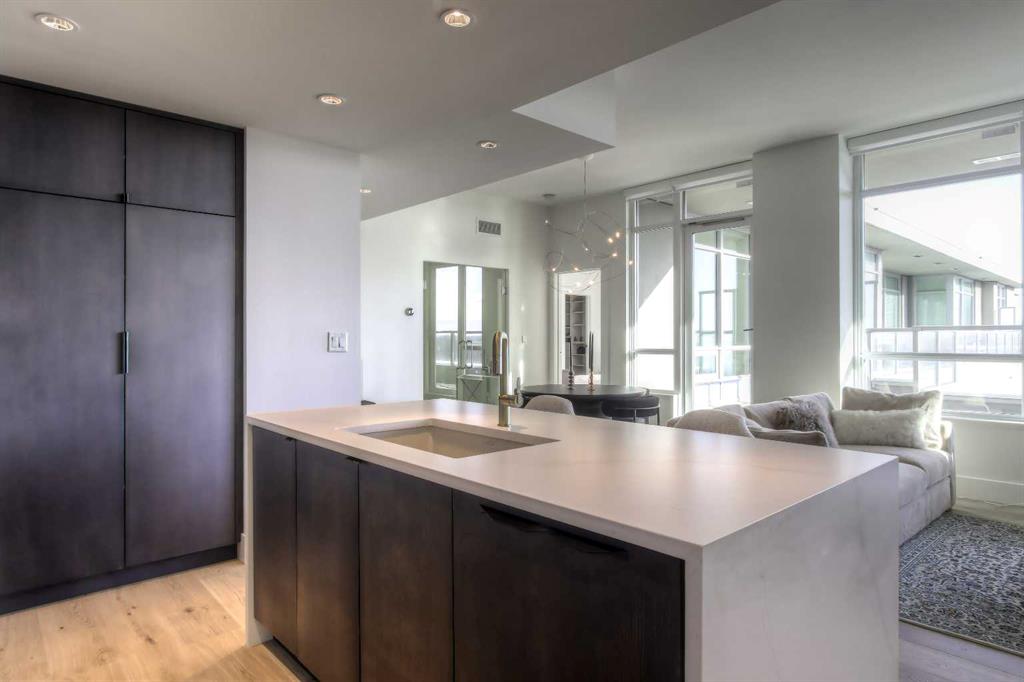 46 9 Street NE #807 photo 3
