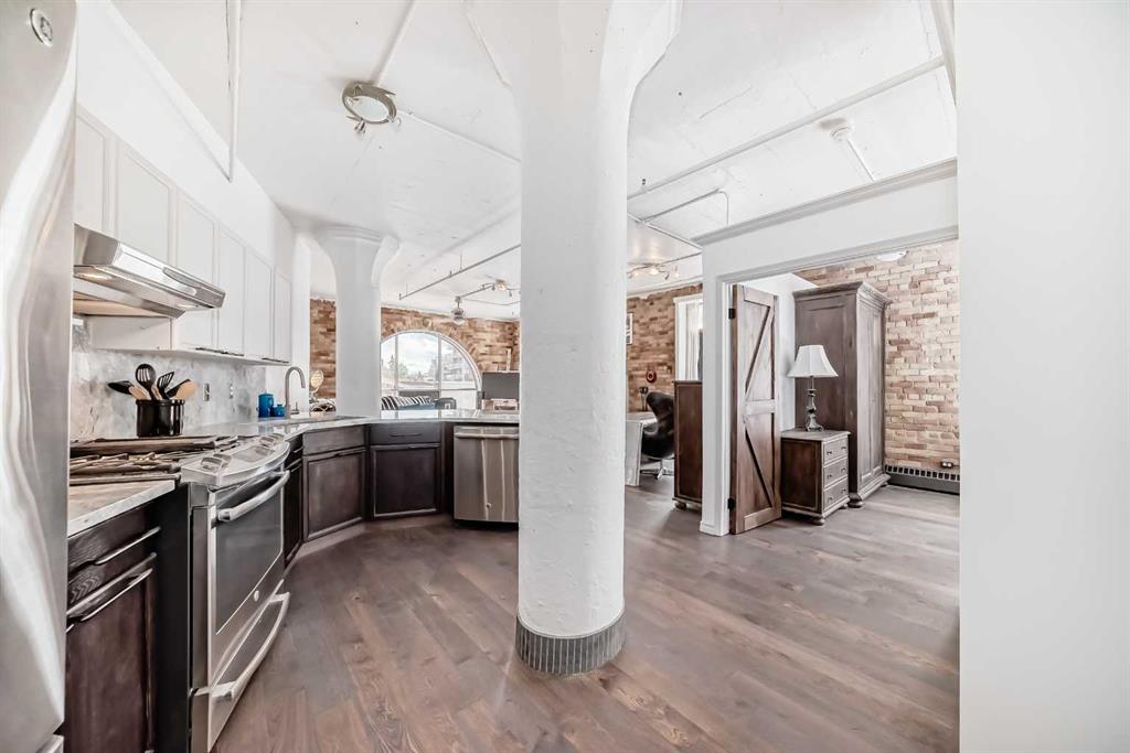 240 11 Avenue SW #402 photo 2