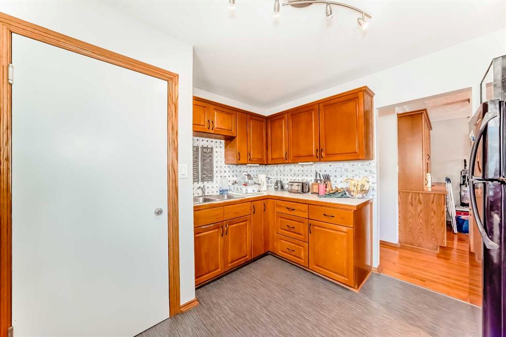 1415 Rosehill Drive NW photo 4