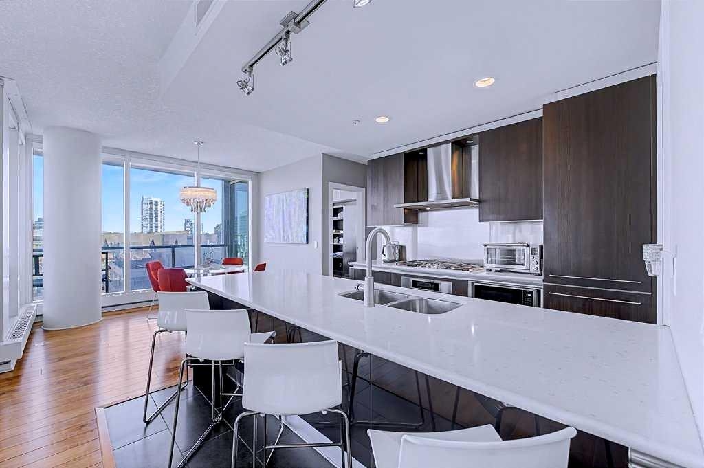 433 11 Avenue SE #1006 photo 3