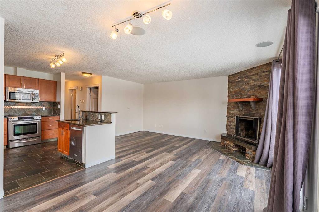 135 27 Avenue NE photo 4