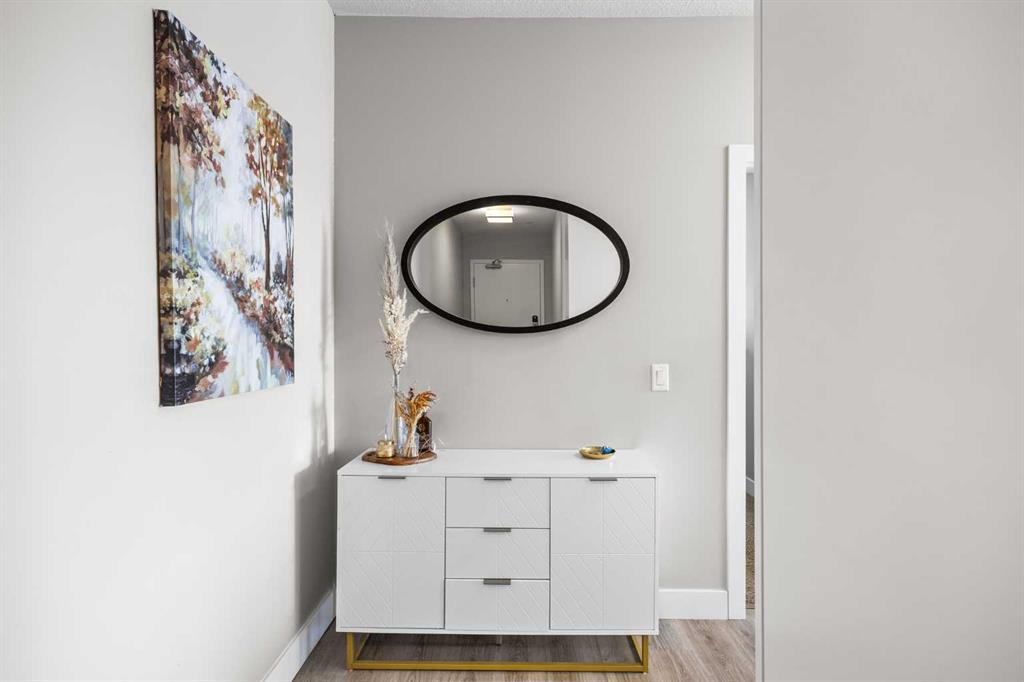 1521 26 Avenue SW #204 photo 2