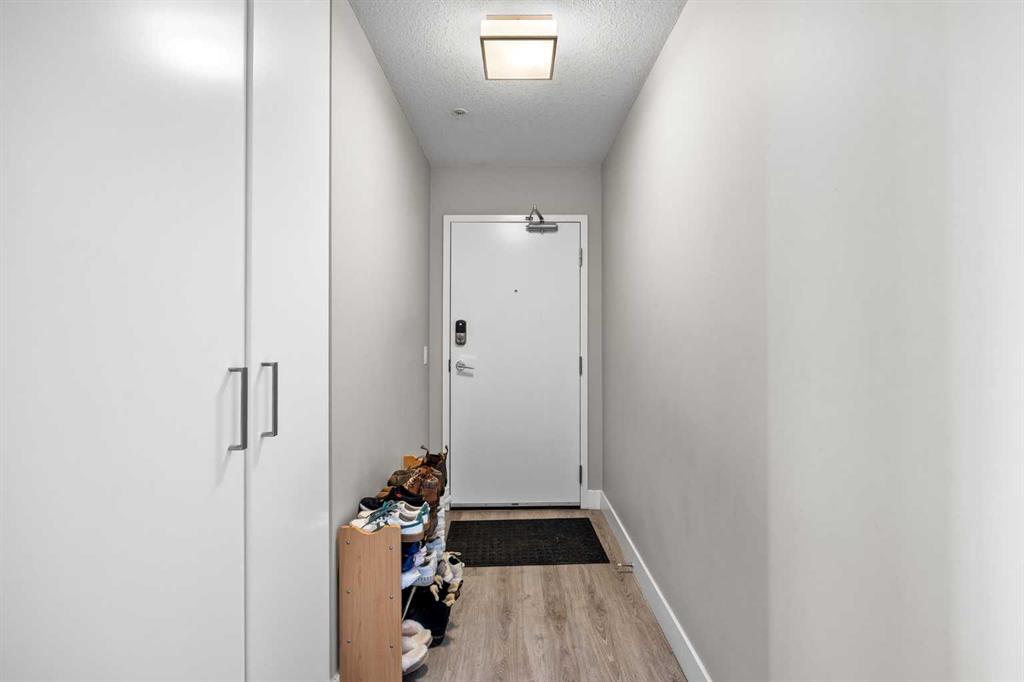 1521 26 Avenue SW #204 photo 3
