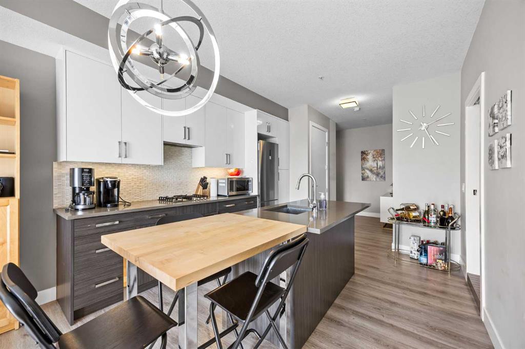 1521 26 Avenue SW #204 photo 4