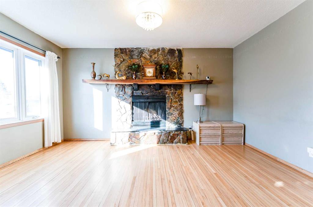 2018 Cottonwood Crescent SE photo 4