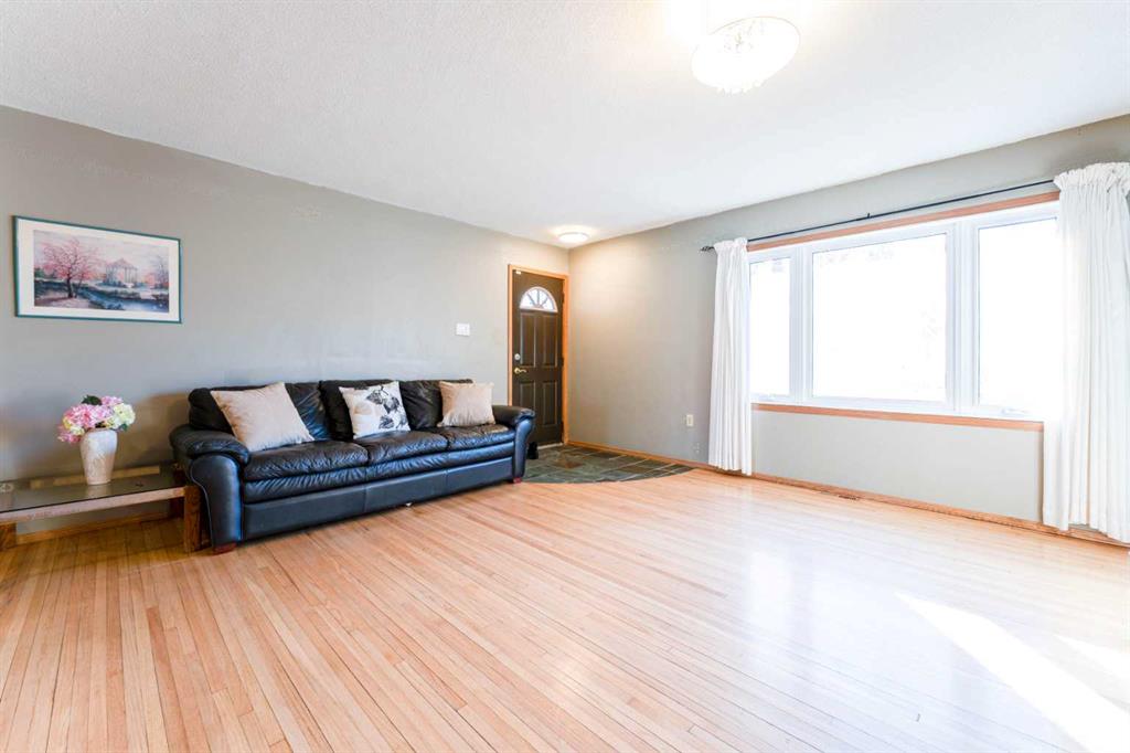 2018 Cottonwood Crescent SE photo 5