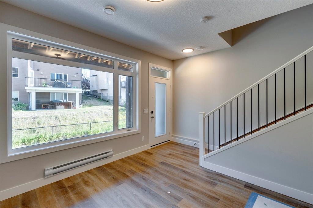81 Royal Elm Green NW photo 4