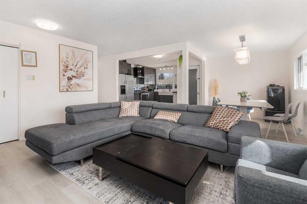 4504 14 Street NW photo 3
