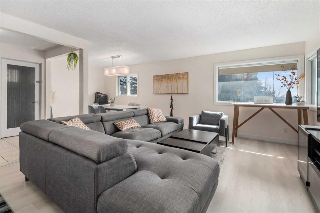 4504 14 Street NW photo 4
