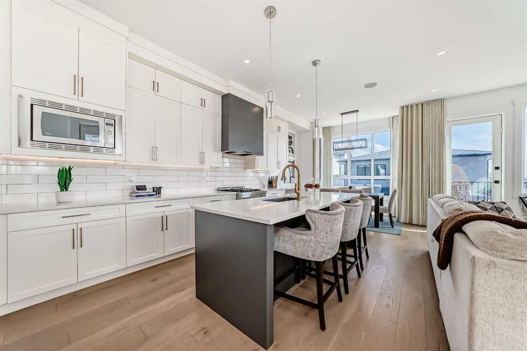 166 69 Street SW photo 3