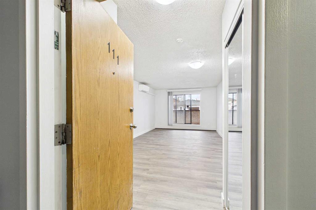1712 38 Street SE #111 photo 3