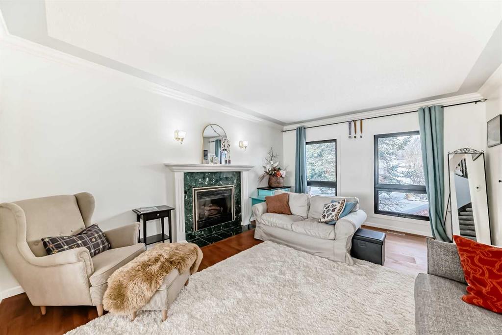 40 Christie Cairn Square SW photo 5