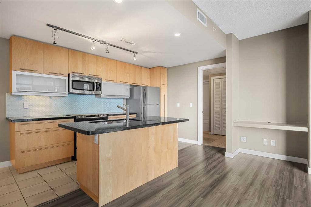 215 13 Avenue SW #1407 photo 2