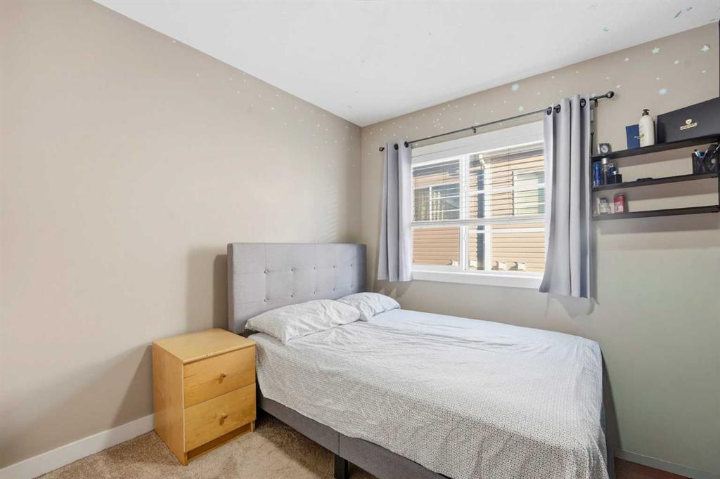 427 Redstone View NE photo 4