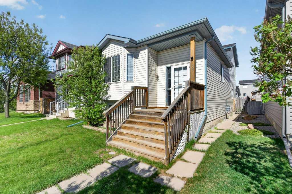 173 Martin Crossing Crescent NE photo 2