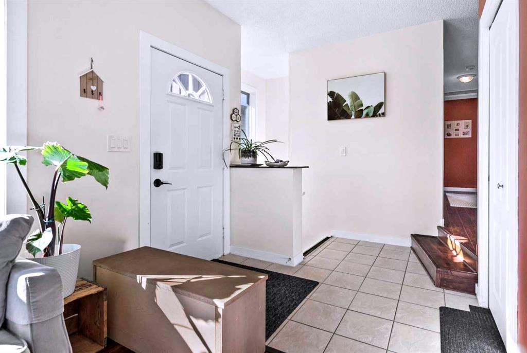 66 Elston Place SE photo 2