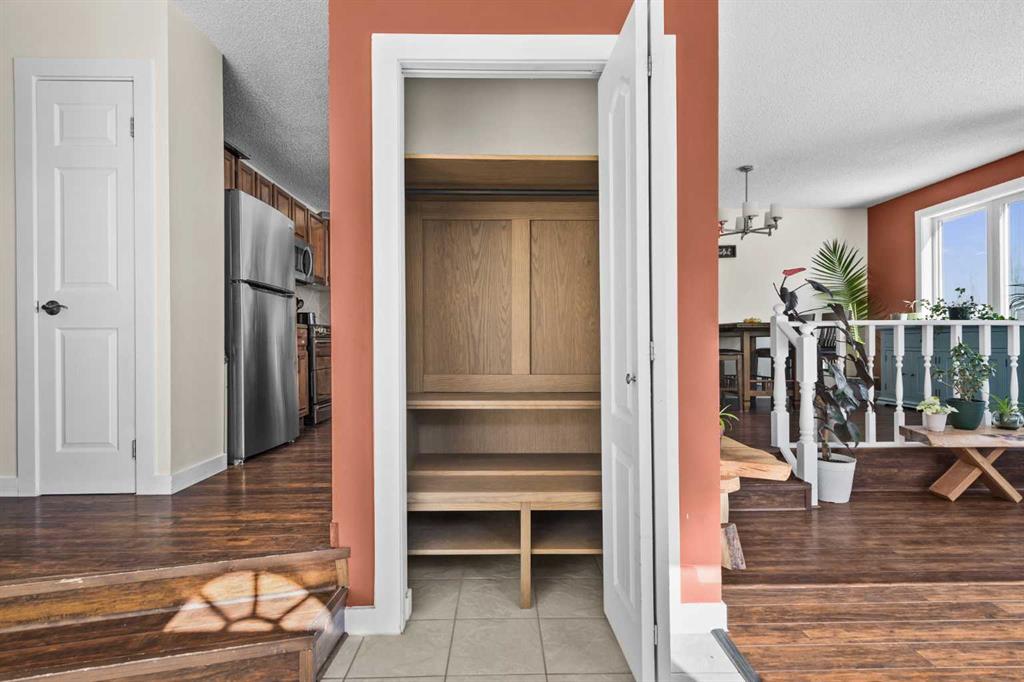 66 Elston Place SE photo 3