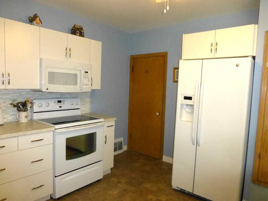 2828 25A Street SW photo 5