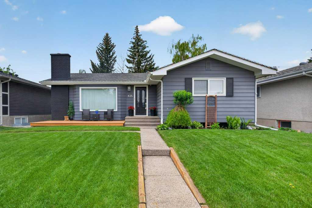425 Woodland Crescent SE