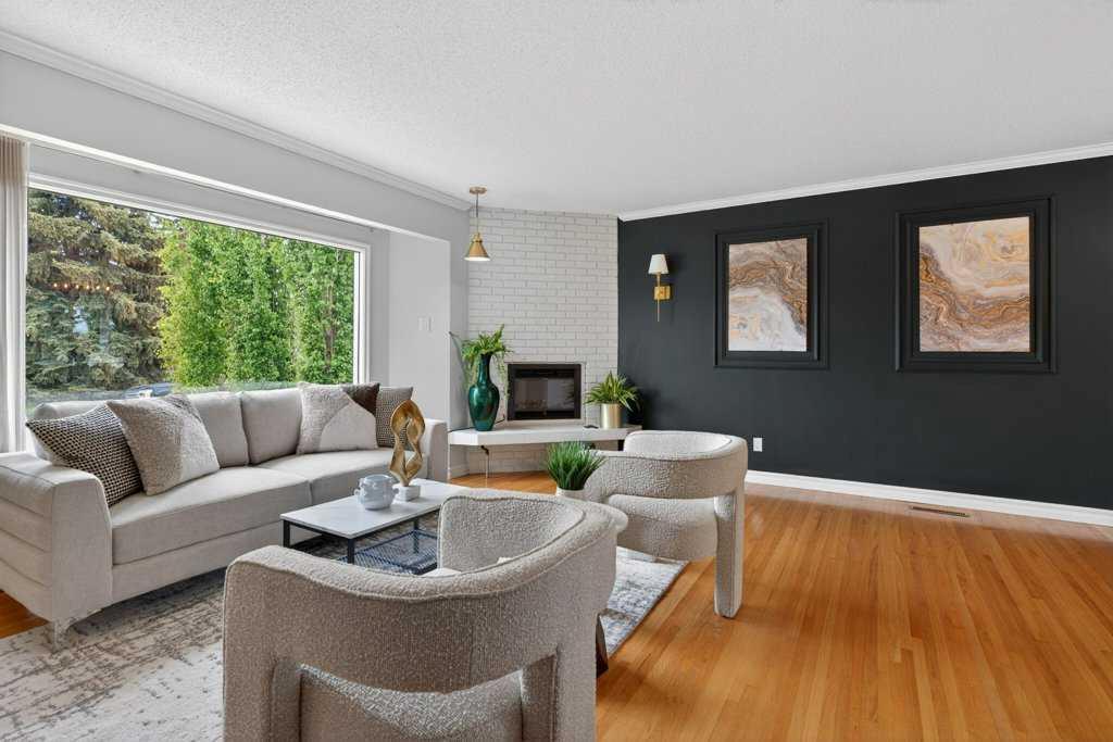 425 Woodland Crescent SE photo 5