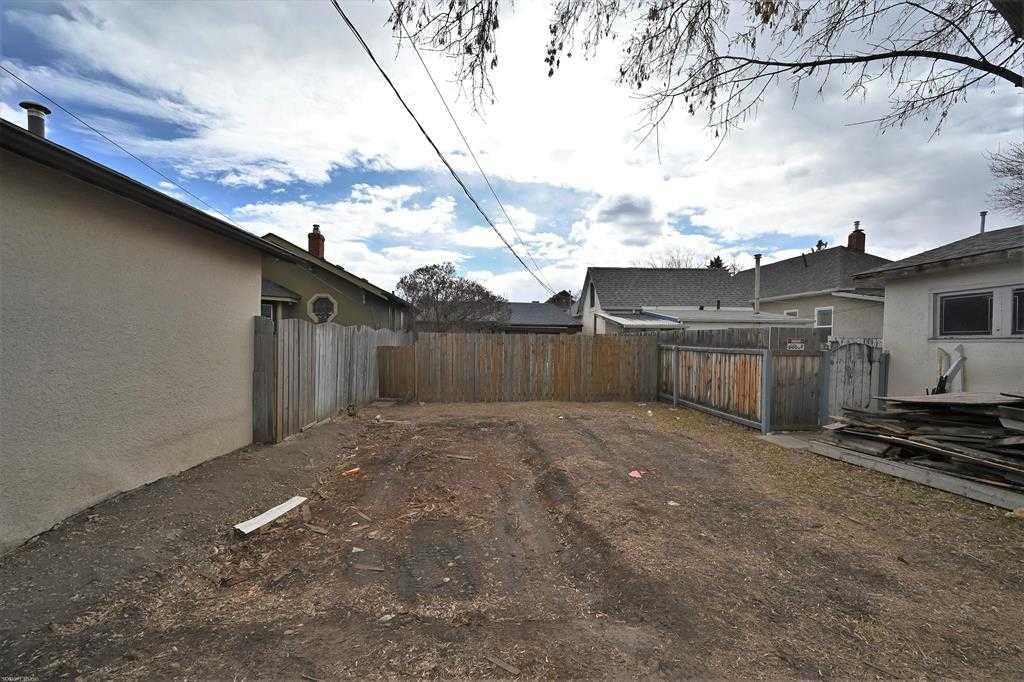1024 18 Avenue SE photo 3