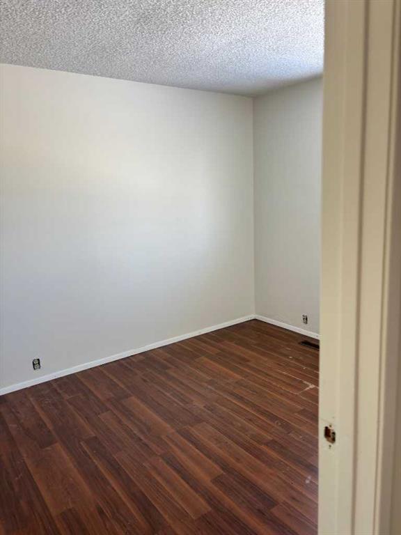 128 Dovercrest Way SE photo 3
