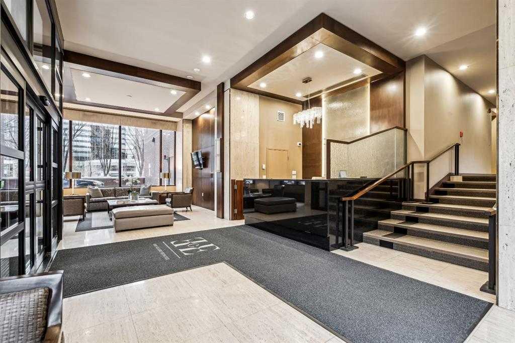 500 EAU CLAIRE Avenue SW #202A photo 2