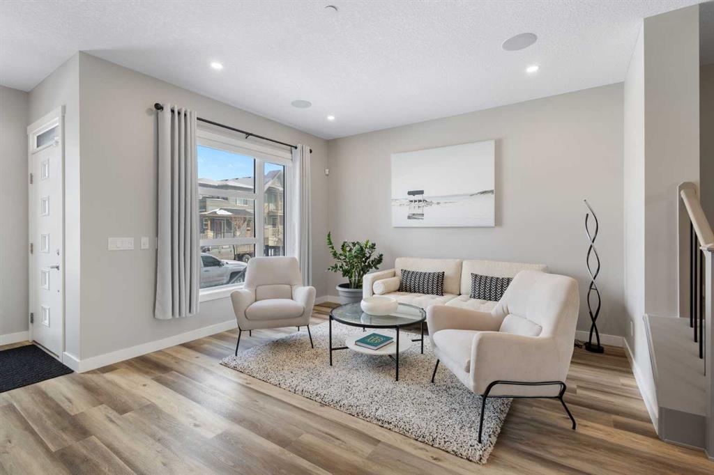 45 Howse Street NE photo 3
