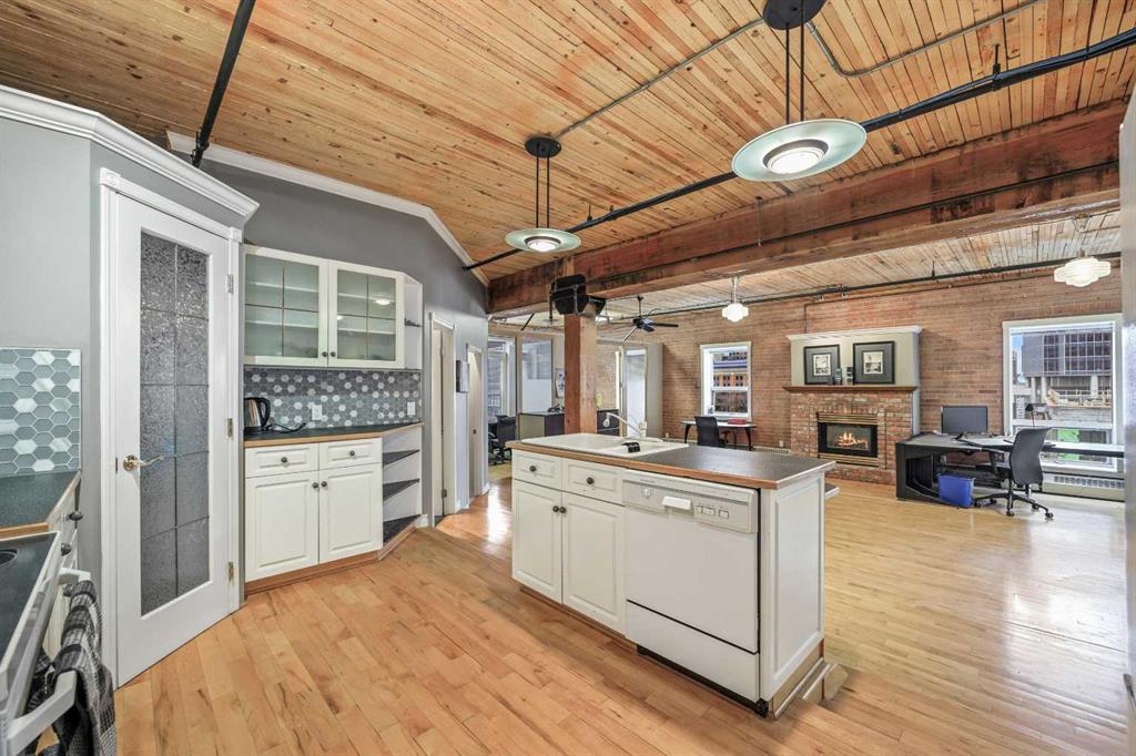 535 10 Avenue SW #401 photo 2