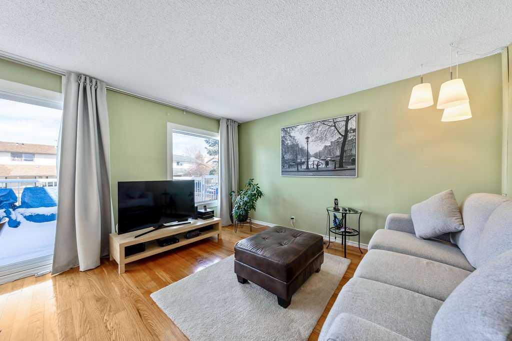 50 Cedarwood Rise SW photo 3
