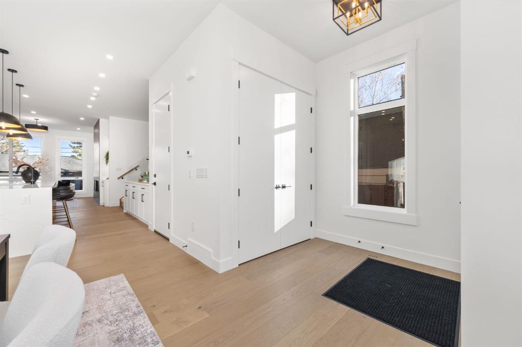 1444 43 Street SW photo 3
