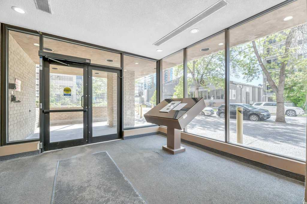 924 14 Avenue SW #1403 photo 3