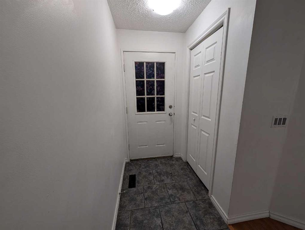 114 Castledale Way NE photo 2