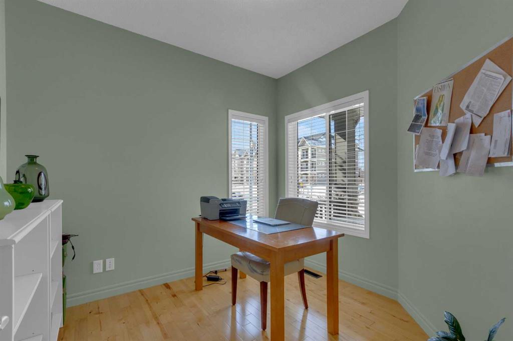 4 Cranfield Circle SE photo 4